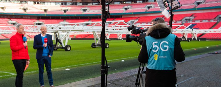 EE teams up with YouTube footballers for 5G